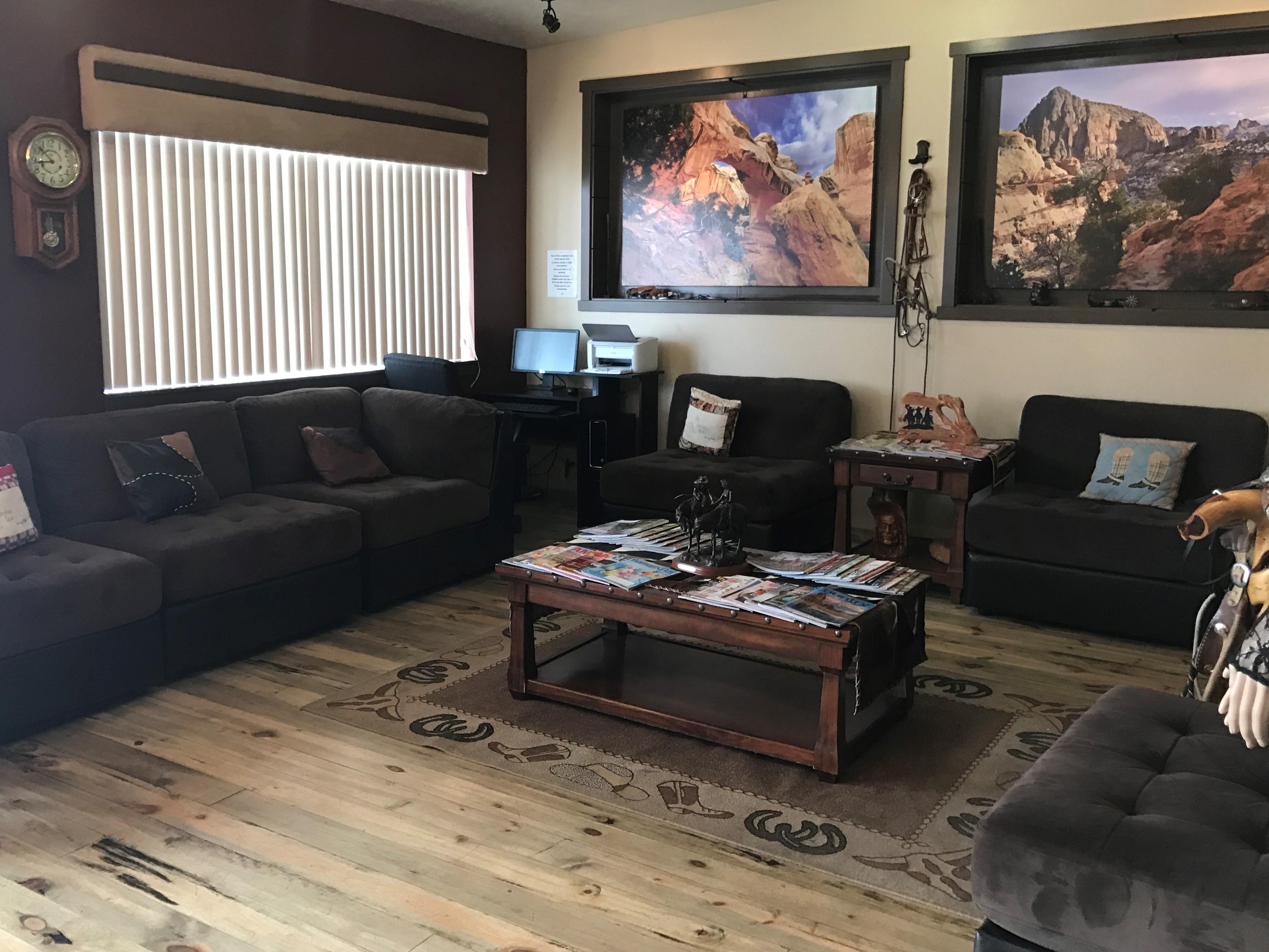 توري Broken Spur Inn & Steakhouse المظهر الخارجي الصورة